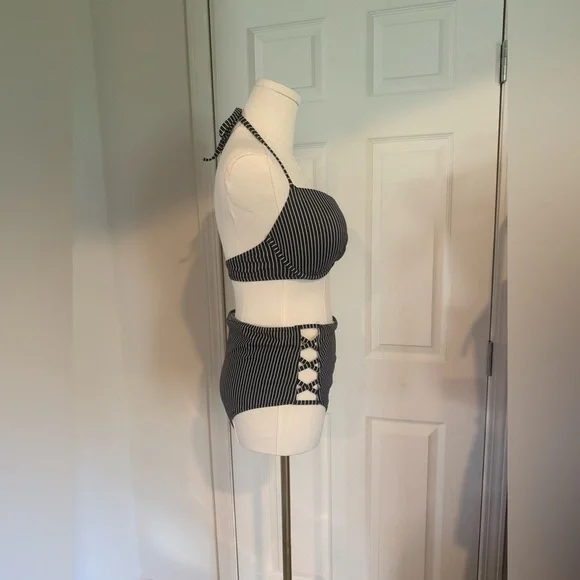 Black and White Striped Bikini Set - Picture 2 of 16
